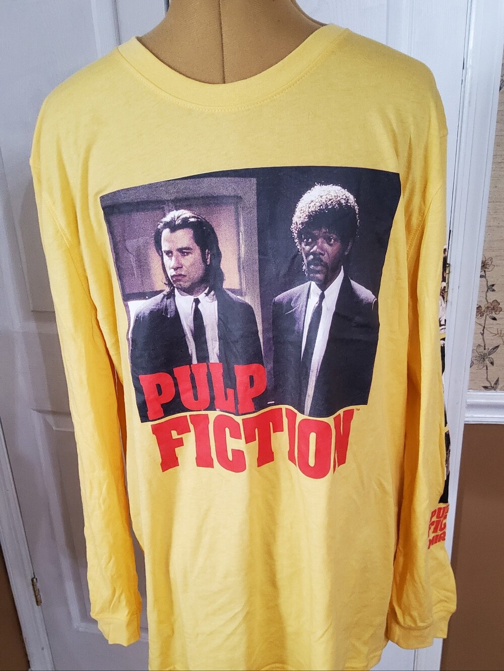 Men’s Pulp Fiction Miramax Men’s XL Yellow Long Sleeve Graphic T-Shirt NWT